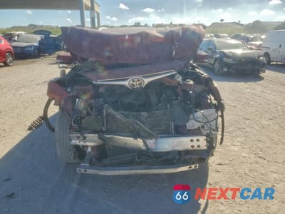 Piąte zdjęcie samochodu w środku: 2022 TOYOTA HIGHLANDER XLE VIN:5TDGZRAH5NS541496 - miniatura