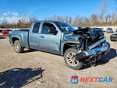 Czwarte zdjęcie samochodu z boku: 2010 CHEVROLET SILVERADO K1500 LT VIN:1GCSKSE39AZ292715 - miniatura