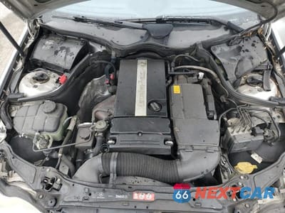 Zdjęcie 11 z 12 samochodu: 2004 MERCEDES-BENZ C 230K SPORT SEDAN VIN:WDBRF40J64F553534 - miniatura