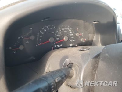 Zdjęcie 9 z 14 samochodu: 2004 FORD EXPEDITION XLS VIN:1FMRU13W24LA52098 - miniatura