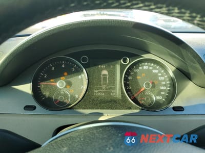 Zdjęcie 9 z 12 samochodu: 2010 VOLKSWAGEN PASSAT KOMFORT VIN:WVWJM7AN6AP028776 - miniatura
