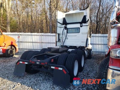 Czwarte zdjęcie samochodu z boku: 2023 VOLVO VN VNL - semi truck VIN:4V4NC9EH7PN329442 - miniatura