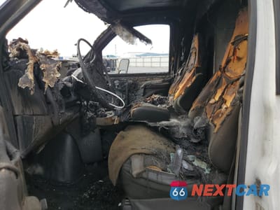 Zdjęcie 7 z 13 samochodu: 2002 CHEVROLET EXPRESS BOX TRUCK VIN:1GBJG31R821107328 - miniatura