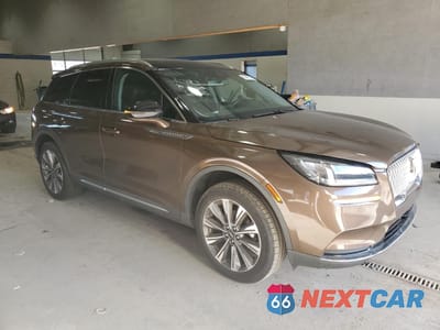 Czwarte zdjęcie samochodu z boku: 2022 LINCOLN CORSAIR RESERVE VIN:5LMCJ2C92NUL21899 - miniatura
