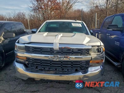 Piąte zdjęcie samochodu w środku: 2018 CHEVROLET SILVERADO K1500 LT VIN:1GCUKREC5JF248083 - miniatura
