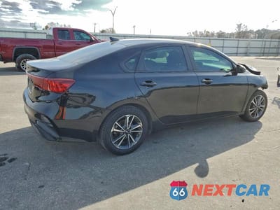 Trzecie zdjęcie samochodu z tyłu: 2023 KIA FORTE LX VIN:3KPF24AD8PE564591 - miniatura