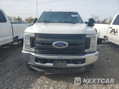 Piąte zdjęcie samochodu w środku: 2019 FORD F350 SUPER DUTY VIN:1FT8W3B68KEE15173 - miniatura