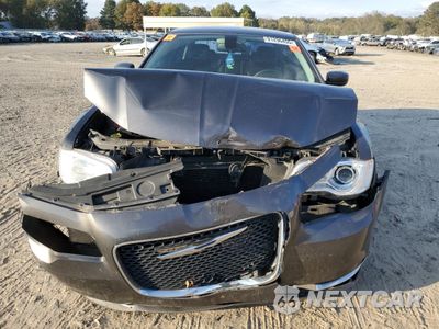 Piąte zdjęcie samochodu w środku: 2016 CHRYSLER 300 LIMITED VIN:2C3CCAAG6GH313845 - miniatura