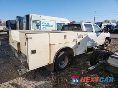 Trzecie zdjęcie samochodu z tyłu: 2018 CHEVROLET SILVERADO 3500HD UTILITY / SERVICETRUCK VIN:1GB4KZCY3JF247971 - miniatura