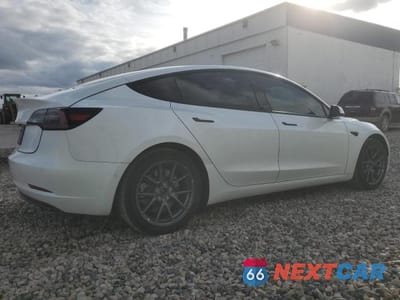 Trzecie zdjęcie samochodu z tyłu: 2021 TESLA MODEL 3 VIN:5YJ3E1EA6MF939473 - miniatura