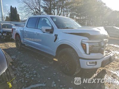 Czwarte zdjęcie samochodu z boku: 2024 FORD F150 LARIAT VIN:1FTFW5L80RFB18695 - miniatura