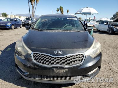 Piąte zdjęcie samochodu w środku: 2016 KIA FORTE LX VIN:KNAFK4A68G5550605 - miniatura