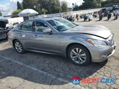 Czwarte zdjęcie samochodu z boku: 2012 INFINITI M35H VIN:JN1EY1AP9CM910343 - miniatura