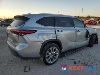 Trzecie zdjęcie samochodu z tyłu: 2021 TOYOTA HIGHLANDER HYBRID LIMITED VIN:5TDYARAH6MS010186 - miniatura