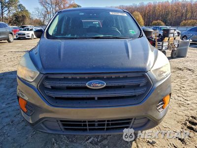 Piąte zdjęcie samochodu w środku: 2017 FORD ESCAPE S VIN:1FMCU0F77HUE64988 - miniatura