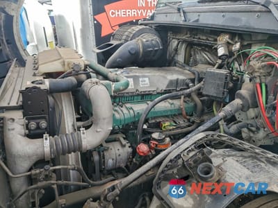 Zdjęcie 7 z 10 samochodu: 2017 VOLVO VNL SEMI TRUCK VIN:4V4NC9EH1HN972984 - miniatura