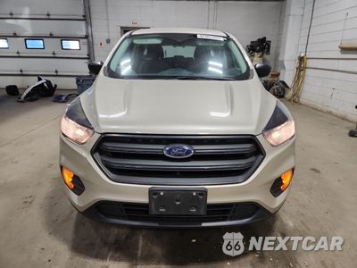 Piąte zdjęcie samochodu w środku: 2018 FORD ESCAPE S VIN:1FMCU0F7XJUD59643 - miniatura