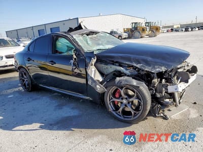 Czwarte zdjęcie samochodu z boku: 2020 ALFA ROMEO GIULIA TI VIN:ZARFAMBN3L7635786 - miniatura