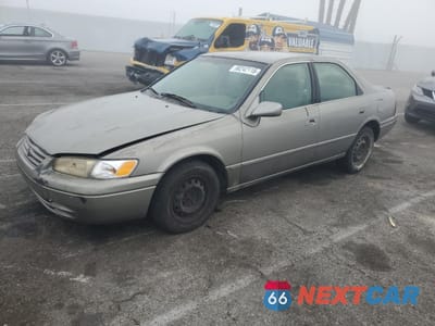 1997 TOYOTA CAMRY LE JT2BG22K3V0100897 - główne zdjęcie licytacji z USA - miniatura