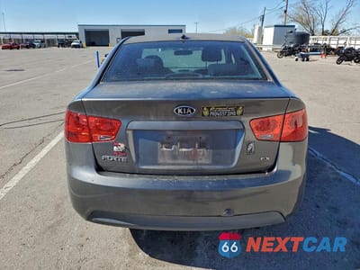 Zdjęcie 6 z 11 samochodu: 2013 KIA FORTE EX VIN:KNAFU4A20D5737078 - miniatura