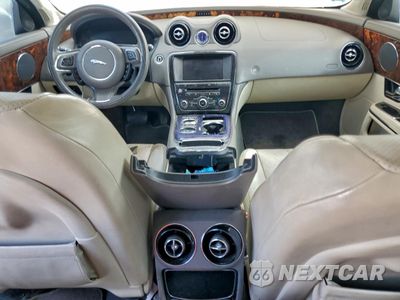 Zdjęcie 8 z 12 samochodu: 2012 JAGUAR XJ VIN:SAJWA1CB6CLV22792 - miniatura