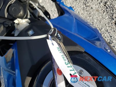 Zdjęcie 8 z 10 samochodu: 2024 SUZUKI GSX800 F VIN:JS1EM13B6R7101474 - miniatura
