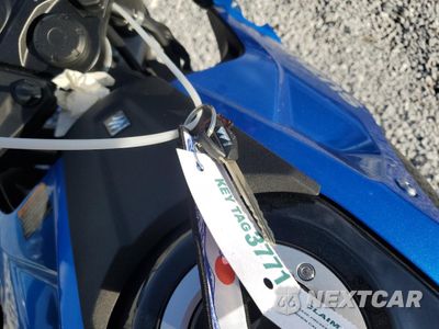 Zdjęcie 8 z 10 samochodu: 2024 SUZUKI GSX800 F VIN:JS1EM13B6R7101474 - miniatura