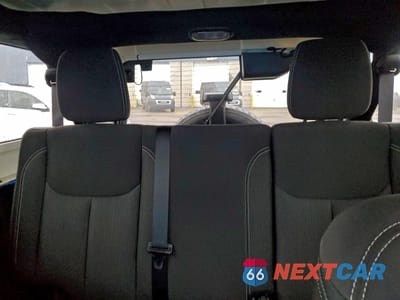 Zdjęcie 10 z 13 samochodu: 2016 JEEP WRANGLER UNLIMITED SAHARA VIN:1C4BJWEG5GL310295 - miniatura