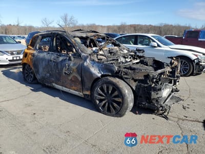 Czwarte zdjęcie samochodu z boku: 2023 VOLVO XC60 PLUS VIN:YV4L12RE9P1257809 - miniatura