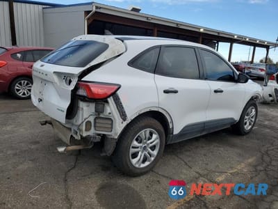 Trzecie zdjęcie samochodu z tyłu: 2020 FORD ESCAPE S VIN:1FMCU9F67LUC61071 - miniatura