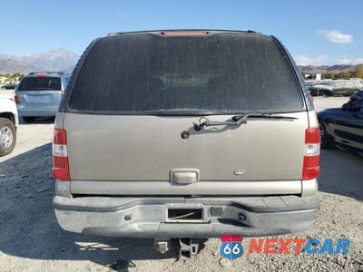 Zdjęcie 6 z 13 samochodu: 2002 CHEVROLET SUBURBAN C1500 VIN:1GNEC16T42J216099 - miniatura
