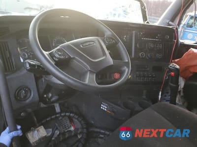 Zdjęcie 8 z 12 samochodu: 2023 FREIGHTLINER CASCADIA 126 SEMI TRUCK VIN:3AKJHHDRXPSUN0202 - miniatura