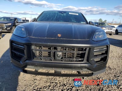 Piąte zdjęcie samochodu w środku: 2024 PORSCHE CAYENNE TURBO GT VIN:WP1BK2AY2RDA72499 - miniatura