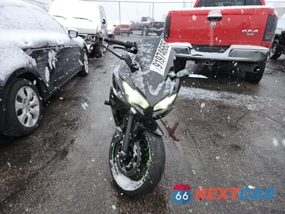 Drugie zdjęcie samochodu z przodu: 2023 KAWASAKI EX650 R VIN:ML5EXER17PDA88099 - miniatura