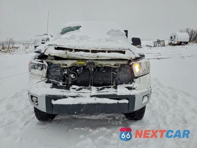 Piąte zdjęcie samochodu w środku: 2016 TOYOTA TUNDRA DOUBLE CAB SR VIN:5TFUY5F19GX498627 - miniatura