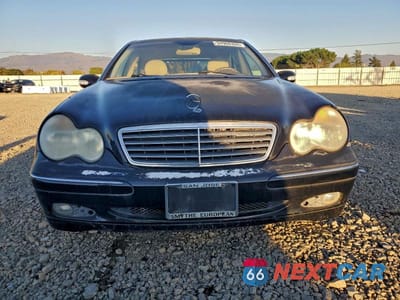 Piąte zdjęcie samochodu w środku: 2002 MERCEDES-BENZ C 240 VIN:WDBRF61J12F250670 - miniatura