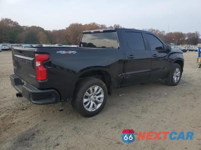 Trzecie zdjęcie samochodu z tyłu: 2021 CHEVROLET SILVERADO K1500 CUSTOM VIN:1GCPYBEHXMZ173544 - miniatura