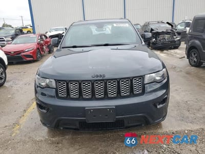 Piąte zdjęcie samochodu w środku: 2018 JEEP GRAND CHEROKEE LAREDO VIN:1C4RJFAG2JC348627 - miniatura