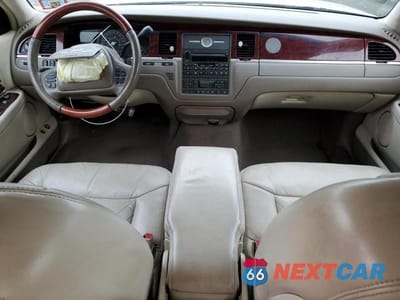 Zdjęcie 8 z 12 samochodu: 2003 LINCOLN TOWN CAR CARTIER VIN:1LNHM83W23Y619173 - miniatura