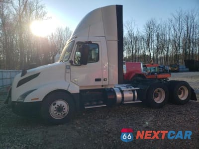 Drugie zdjęcie samochodu z przodu: 2023 VOLVO VN VNL - semi truck VIN:4V4NC9EH7PN329442 - miniatura