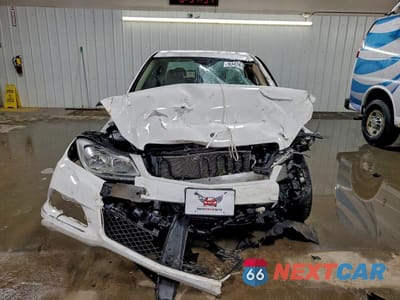 Piąte zdjęcie samochodu w środku: 2013 MERCEDES-BENZ C 300 4MATIC VIN:WDDGF8AB5DR263930 - miniatura