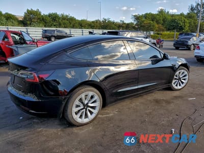 Trzecie zdjęcie samochodu z tyłu: 2022 TESLA MODEL 3 VIN:5YJ3E1EB6NF234263 - miniatura