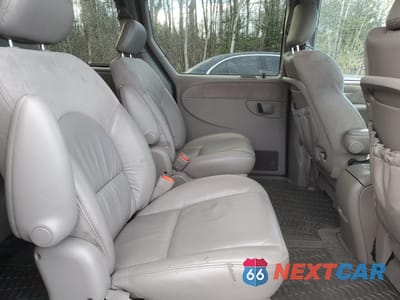 Zdjęcie 11 z 13 samochodu: 2001 CHRYSLER TOWN & COUNTRY LIMITED VIN:2C8GP64L01R382926 - miniatura