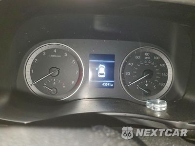 Zdjęcie 9 z 12 samochodu: 2021 HYUNDAI TUCSON LIMITED VIN:KM8J33A45MU297646 - miniatura