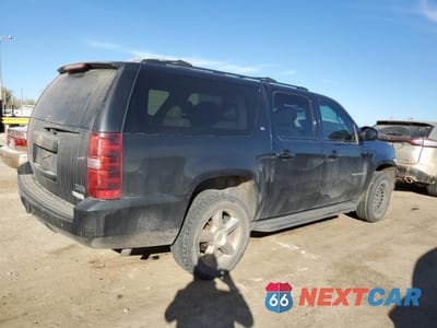Trzecie zdjęcie samochodu z tyłu: 2010 CHEVROLET SUBURBAN K1500 LT VIN:1GNUKJE32AR172023 - miniatura
