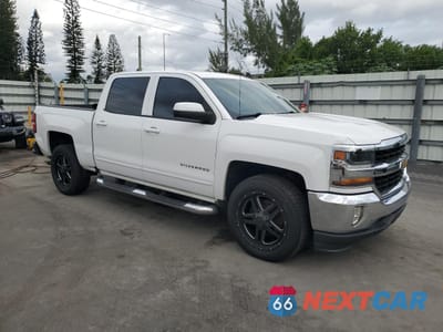 Czwarte zdjęcie samochodu z boku: 2018 CHEVROLET SILVERADO C1500 LT VIN:3GCPCRECXJG597832 - miniatura