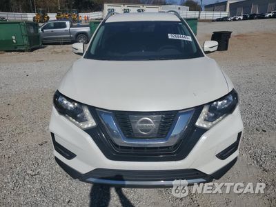 Piąte zdjęcie samochodu w środku: 2017 NISSAN ROGUE S VIN:KNMAT2MT8HP571461 - miniatura