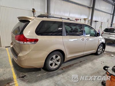 Trzecie zdjęcie samochodu z tyłu: 2014 TOYOTA SIENNA LE VIN:5TDKK3DC4ES435049 - miniatura