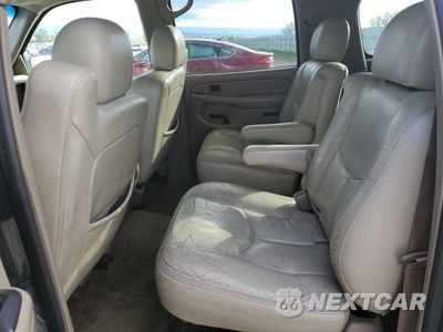 Zdjęcie 11 z 15 samochodu: 2004 CHEVROLET SUBURBAN C1500 VIN:1GNEC16T74J131499 - miniatura