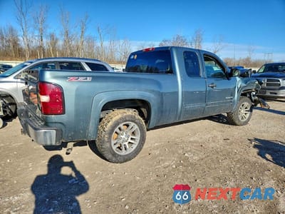 Trzecie zdjęcie samochodu z tyłu: 2010 CHEVROLET SILVERADO K1500 LT VIN:1GCSKSE39AZ292715 - miniatura